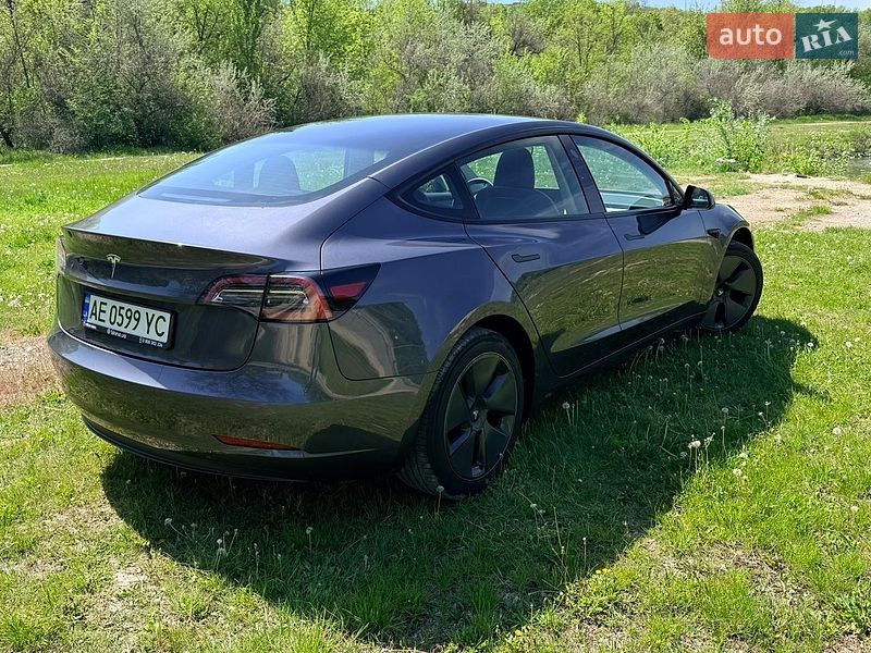 Седан Tesla Model 3 2023 в Днепре