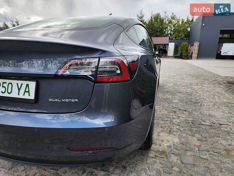 Седан Tesla Model 3 2022 в Тернополе