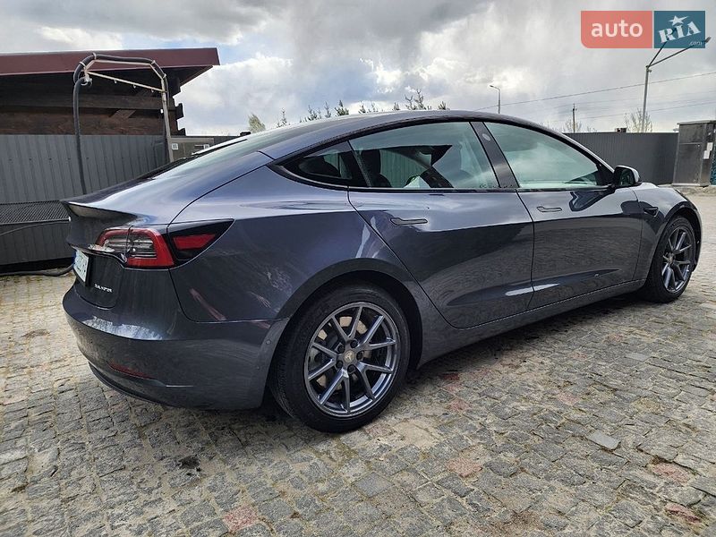 Седан Tesla Model 3 2022 в Тернополе