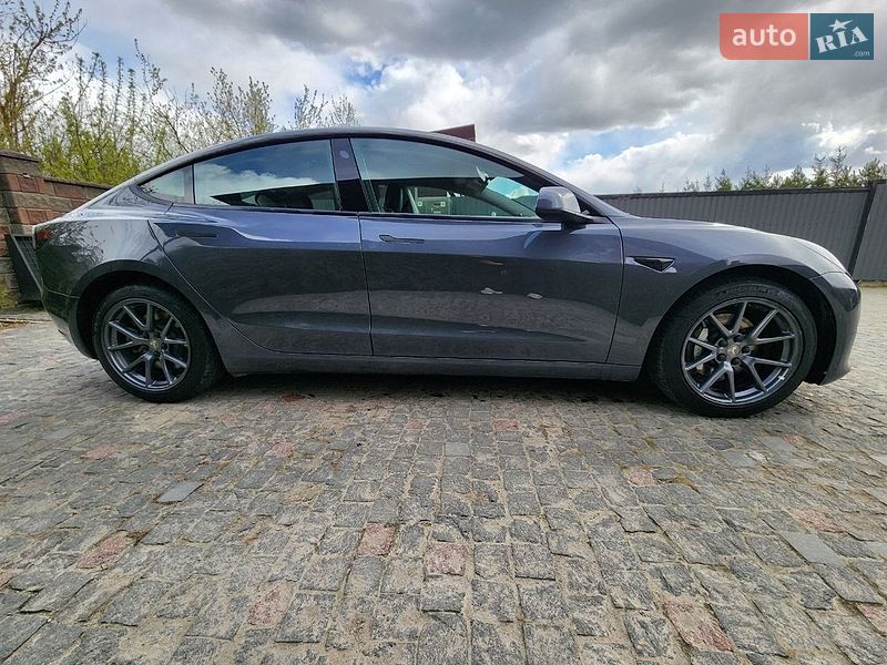 Седан Tesla Model 3 2022 в Тернополе