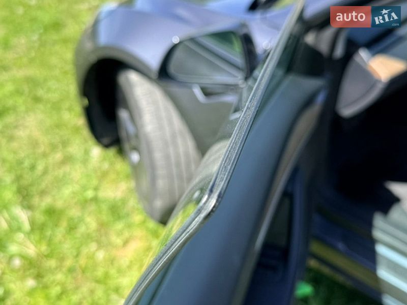 Седан Tesla Model 3 2023 в Днепре
