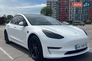 Седан Tesla Model 3 2022 в Киеве