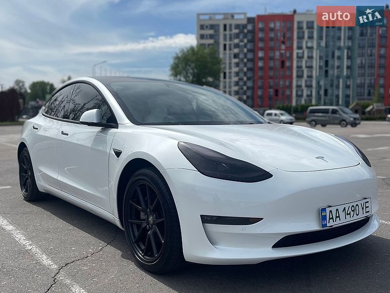 Седан Tesla Model 3 2022 в Киеве