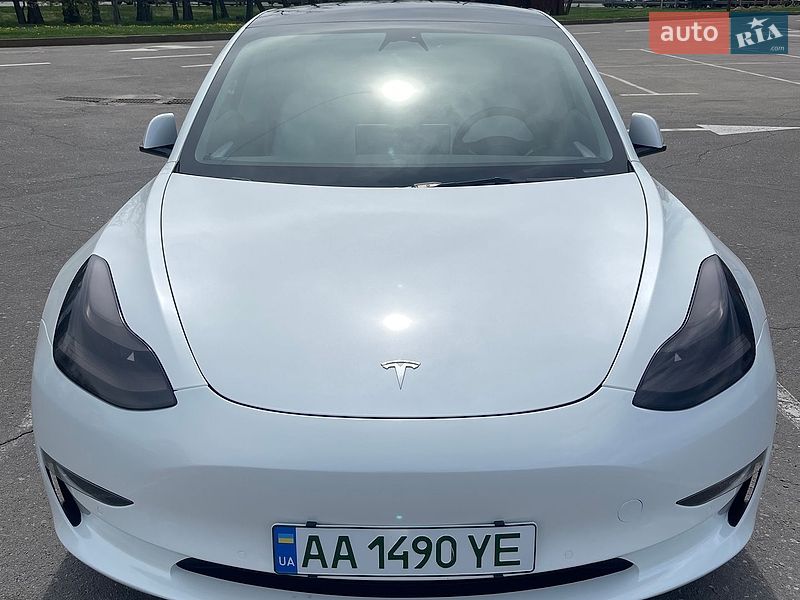 Седан Tesla Model 3 2022 в Киеве