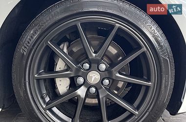 Седан Tesla Model 3 2022 в Киеве