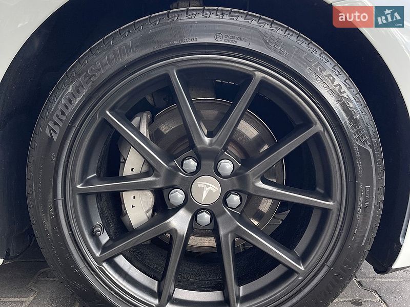 Седан Tesla Model 3 2022 в Киеве