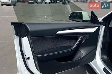 Седан Tesla Model 3 2022 в Киеве