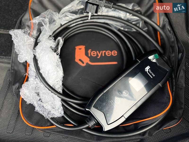 Седан Tesla Model 3 2022 в Киеве