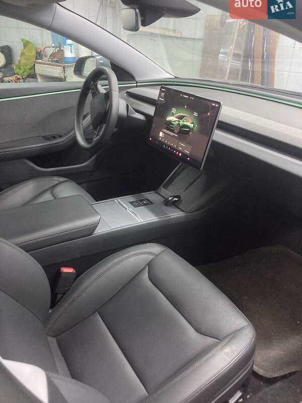 Седан Tesla Model 3 2024 в Киеве
