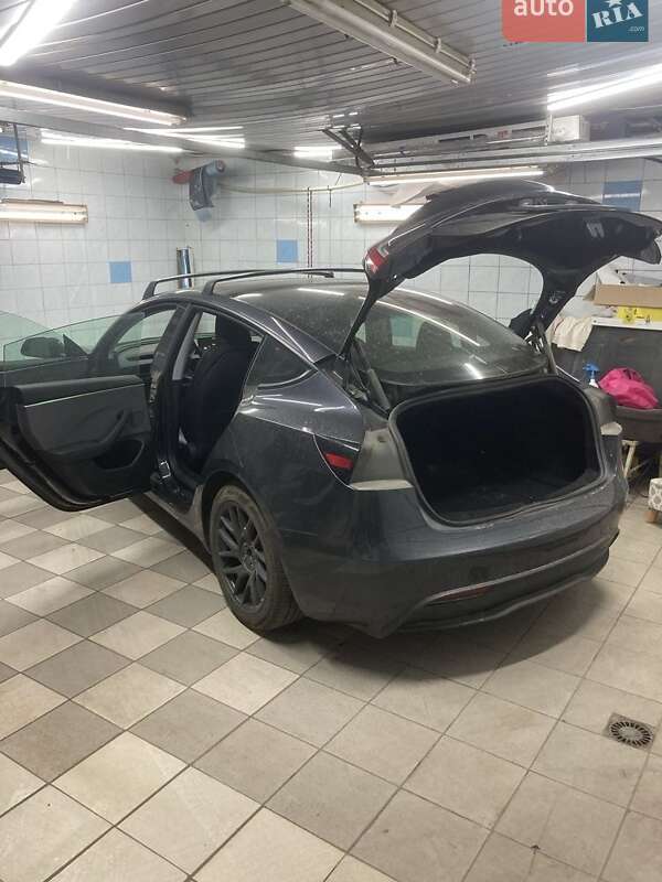 Седан Tesla Model 3 2024 в Києві