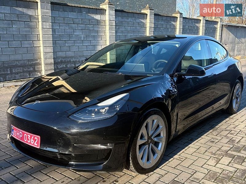Седан Tesla Model 3 2021 в Ровно