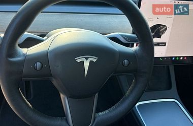 Седан Tesla Model 3 2021 в Ровно