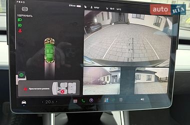 Седан Tesla Model 3 2019 в Дубні