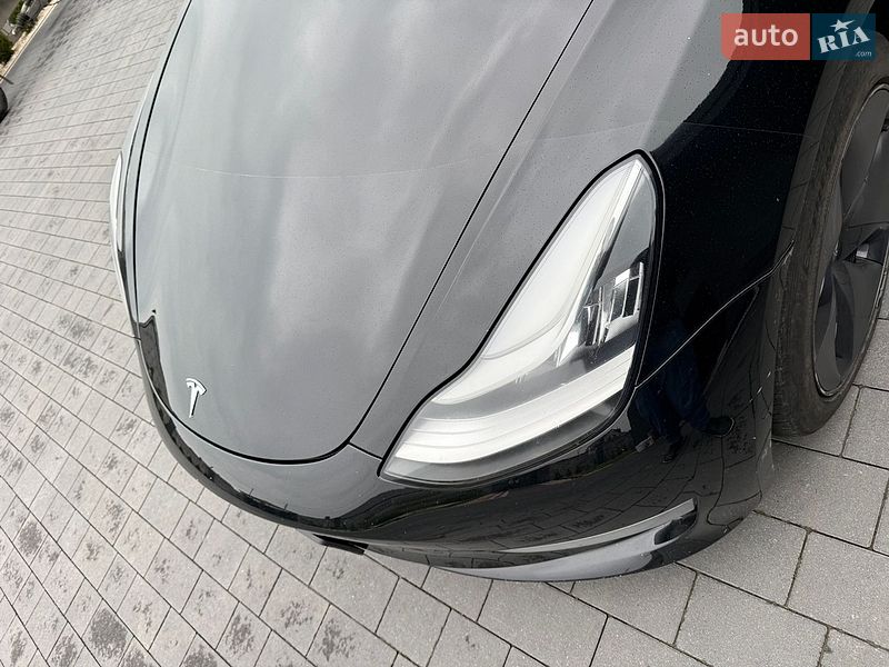 Седан Tesla Model 3 2019 в Дубні