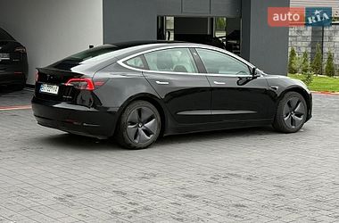 Седан Tesla Model 3 2019 в Дубні