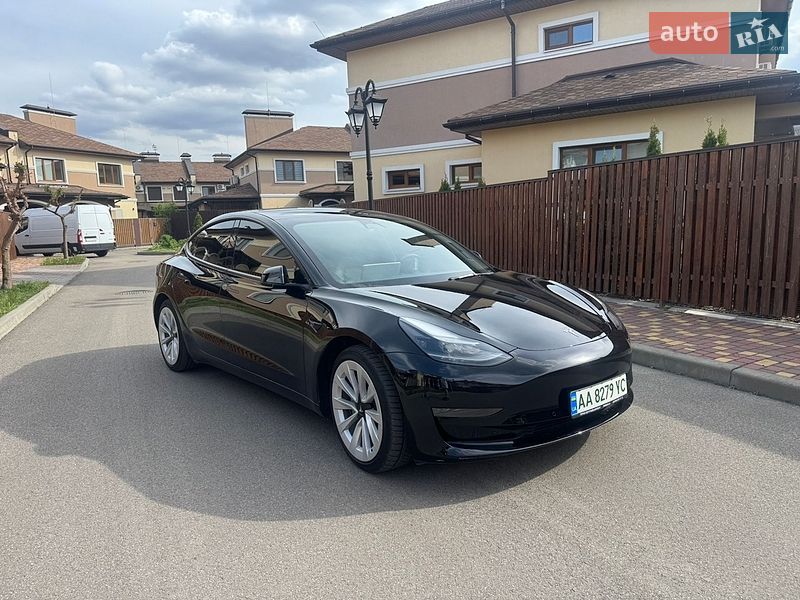 Седан Tesla Model 3 2022 в Киеве