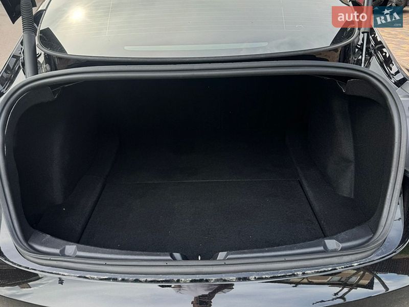Седан Tesla Model 3 2022 в Киеве