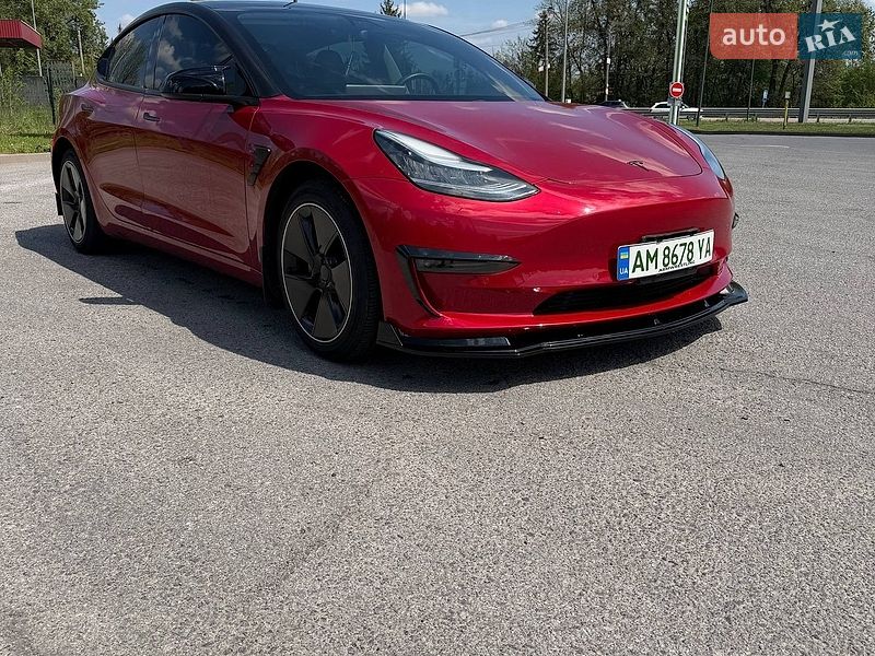 Седан Tesla Model 3 2020 в Житомирі