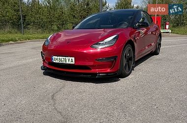 Седан Tesla Model 3 2020 в Житомирі