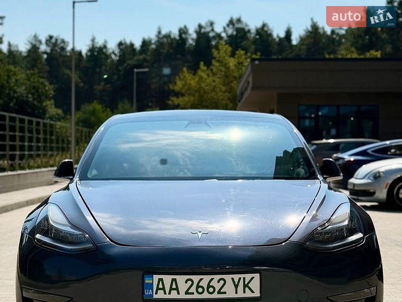 Седан Tesla Model 3 2019 в Львові