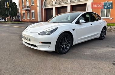 Седан Tesla Model 3 2022 в Черкасах