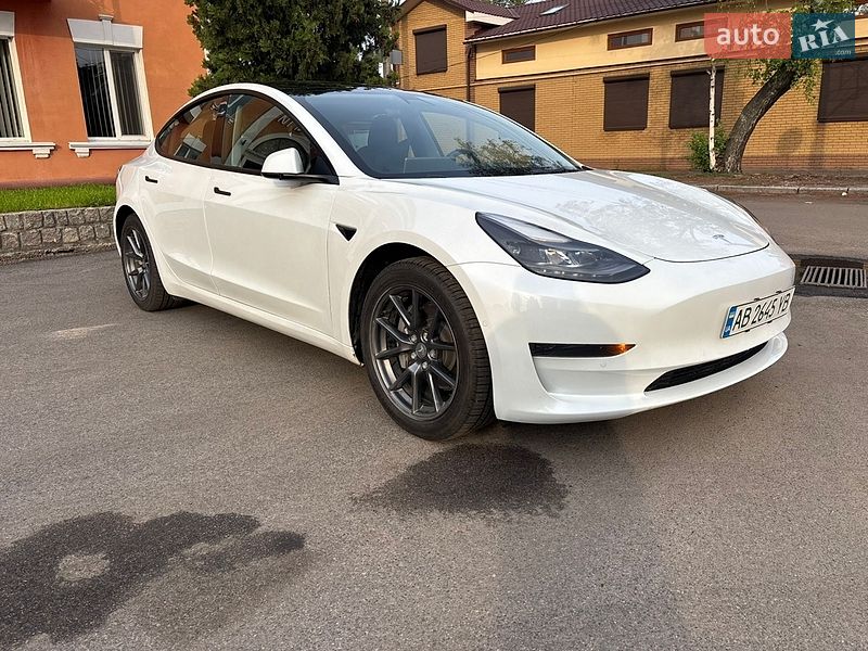 Седан Tesla Model 3 2022 в Черкассах
