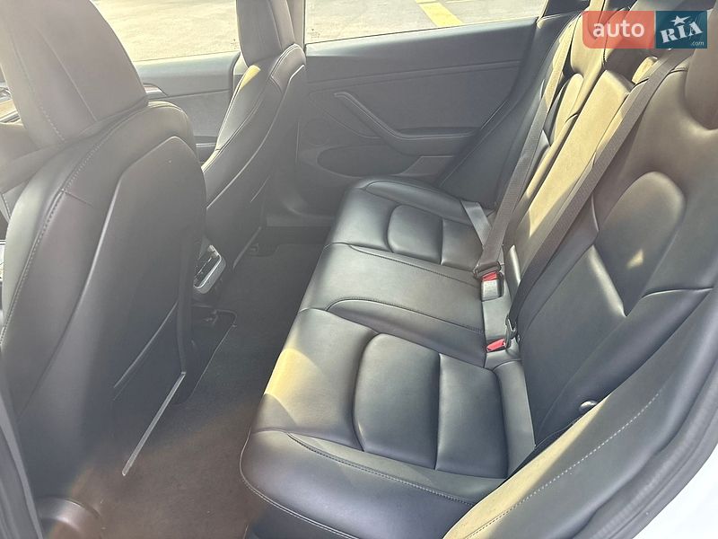 Седан Tesla Model 3 2022 в Черкассах