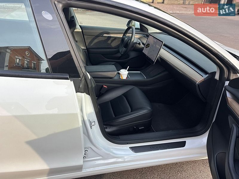 Седан Tesla Model 3 2022 в Черкассах