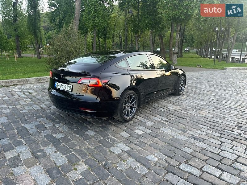 Седан Tesla Model 3 2023 в Киеве