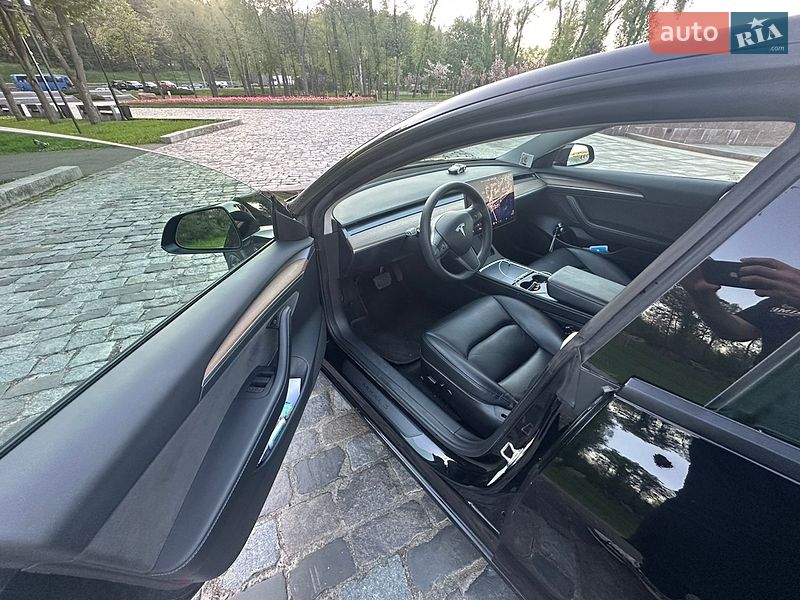Седан Tesla Model 3 2023 в Киеве