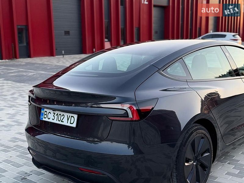 Седан Tesla Model 3 2024 в Львове