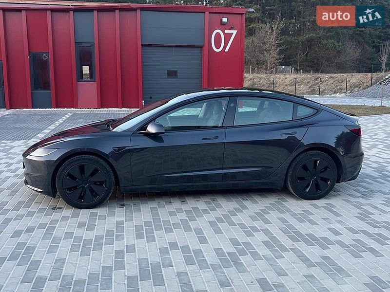 Седан Tesla Model 3 2024 в Львове