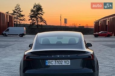 Седан Tesla Model 3 2024 в Львове