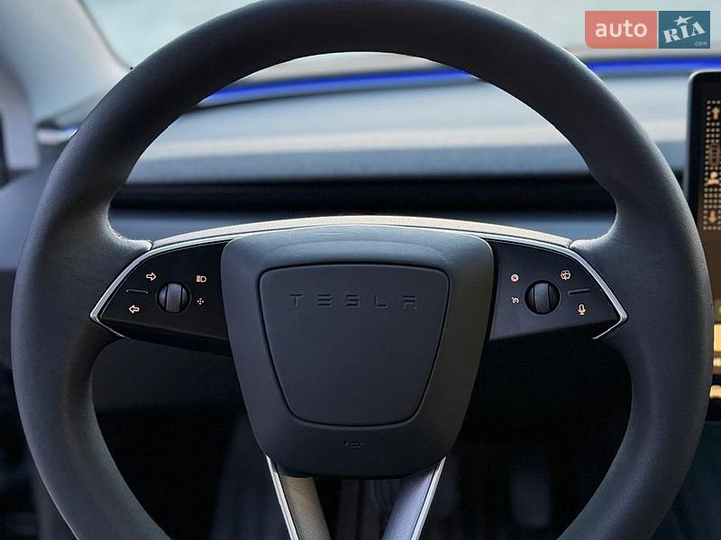 Седан Tesla Model 3 2024 в Львове