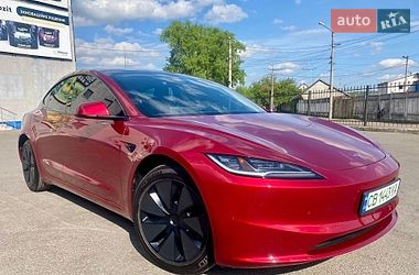 Седан Tesla Model 3 2024 в Чернигове