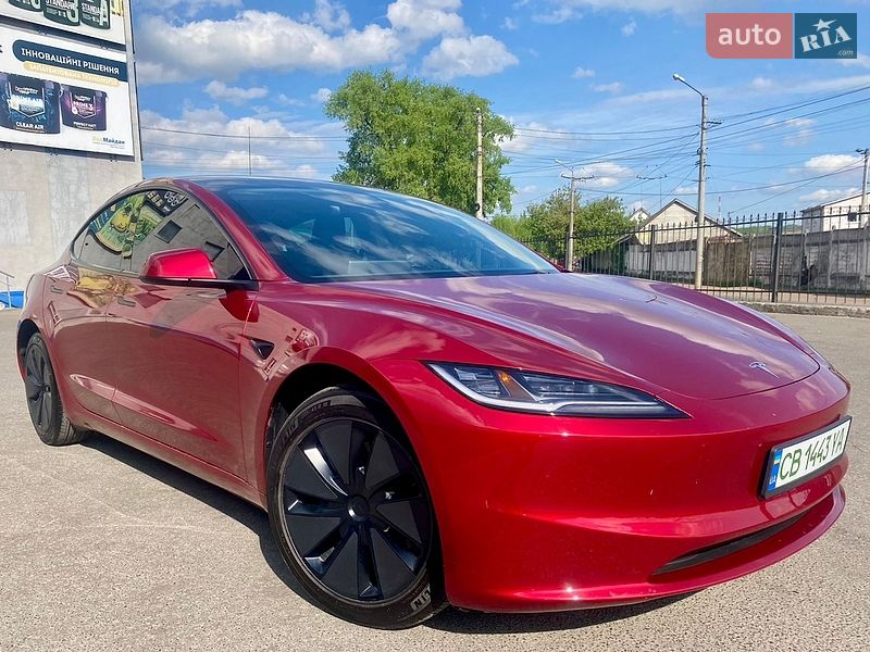 Седан Tesla Model 3 2024 в Чернигове