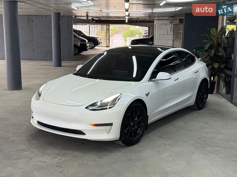 Седан Tesla Model 3 2019 в Одесі