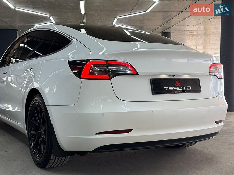 Седан Tesla Model 3 2019 в Одесі