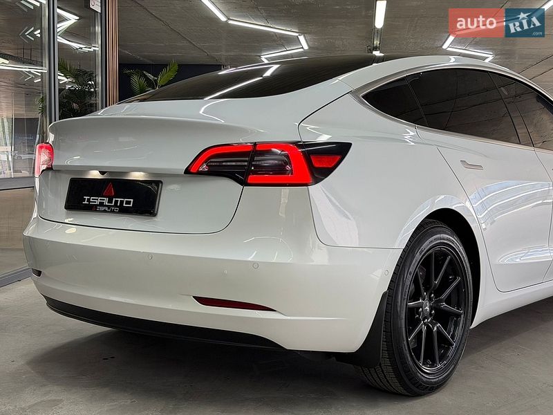 Седан Tesla Model 3 2019 в Одесі