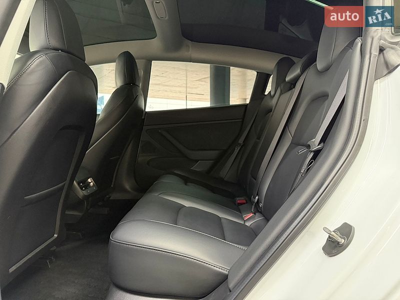 Седан Tesla Model 3 2019 в Одесі