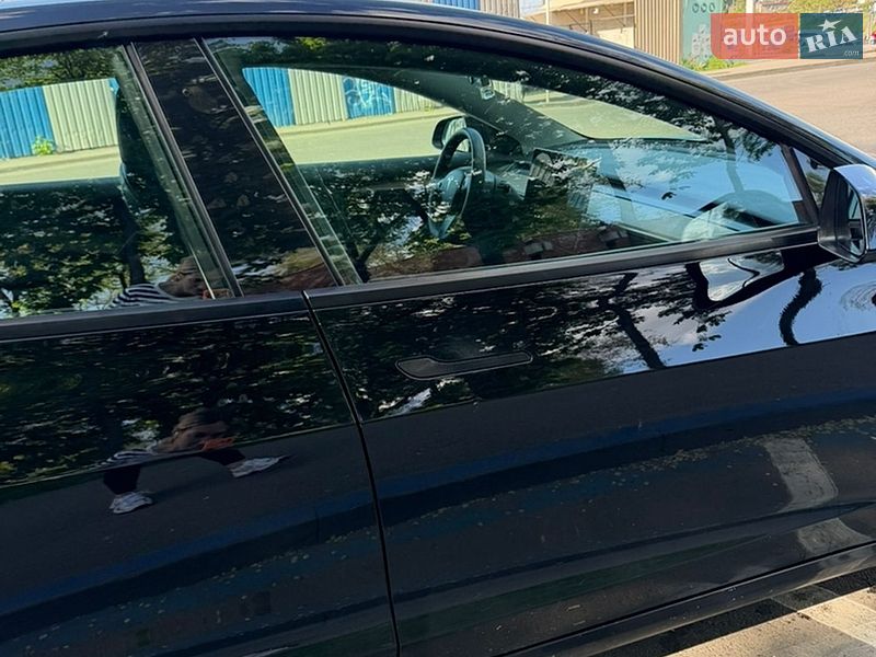 Седан Tesla Model 3 2022 в Днепре
