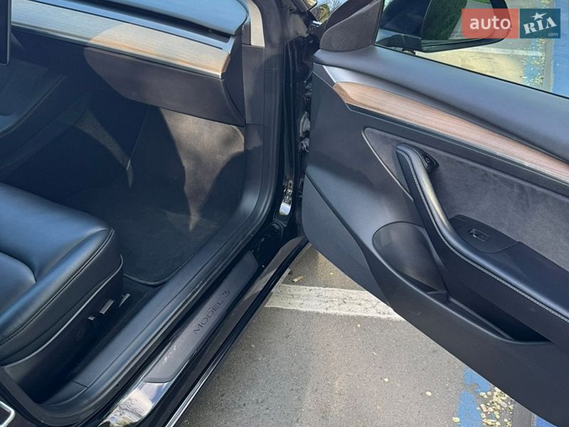 Седан Tesla Model 3 2022 в Днепре