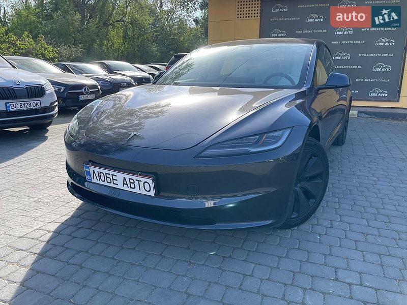 Tesla Model 3 2024