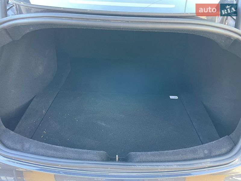 Седан Tesla Model 3 2024 в Львове