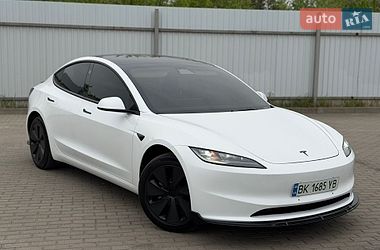 Седан Tesla Model 3 2025 в Дубно