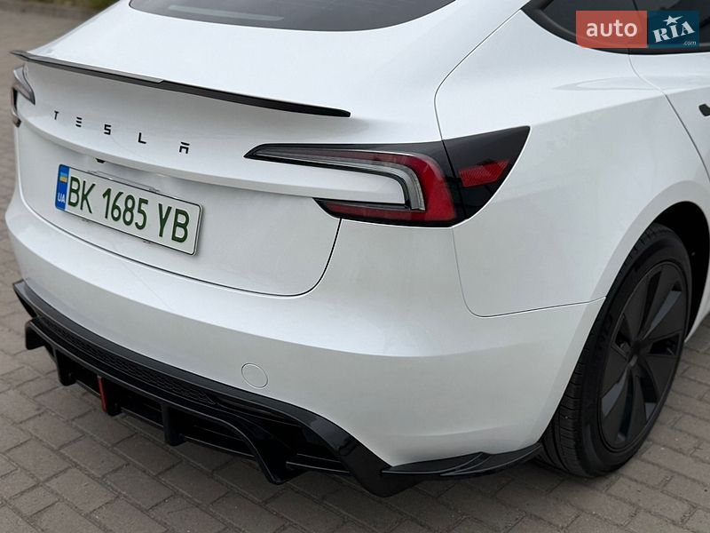 Седан Tesla Model 3 2025 в Дубно
