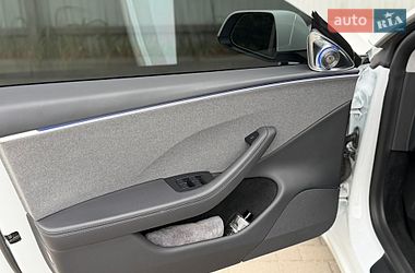 Седан Tesla Model 3 2025 в Дубно