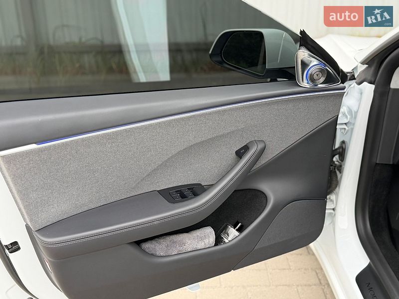 Седан Tesla Model 3 2025 в Дубно