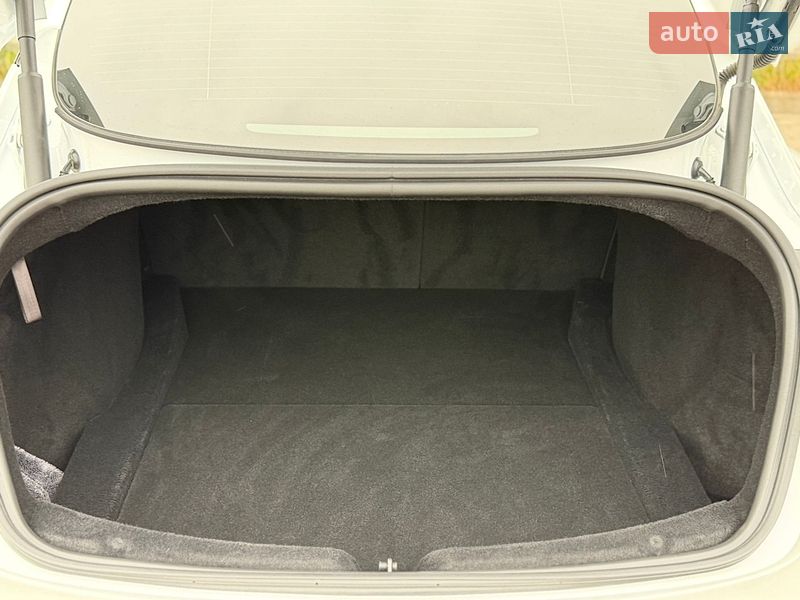Седан Tesla Model 3 2025 в Дубно