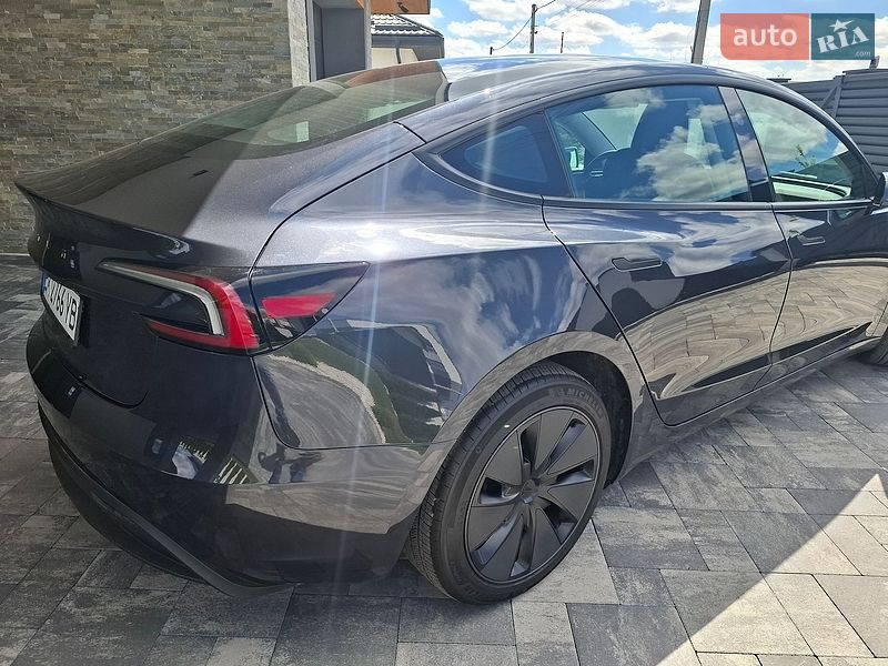 Седан Tesla Model 3 2025 в Ровно